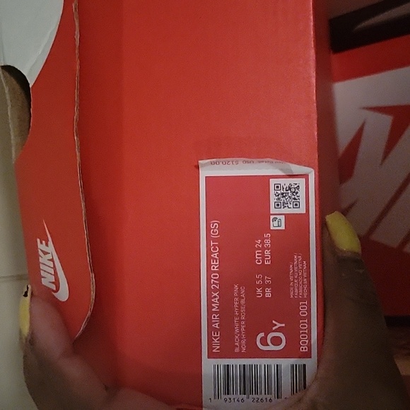 Shoes - Picture 4 of 4